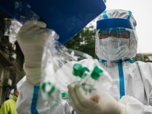 独家|每经对话“群体免疫”质疑方联名信作者：英国“群体免疫”是豪赌还是基于科学判断？