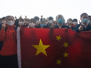  图集| 难舍难分  部分驰援武汉医务人员分批撤离
