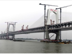 国务院再促稳就业：让更多务工人员有活干有钱赚，推动1.1万个在建重点项目加快施工