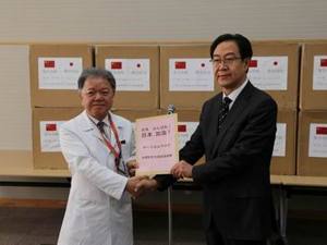 驻名古屋总领馆向日本医院捐赠物资：感谢救治确诊的中国公民