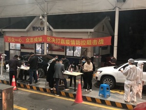 返工“囧途”：多辆湖北大巴被劝返 湖北省委书记呼吁善待湖北人民