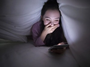 居家隔离“挤爆”网络，欧盟官员呼吁：别看高清视频了，看标清吧！