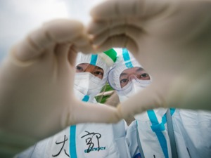 图集| 驰援武汉的90后护士奋战在雷神山医院