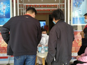 实探湖北黄石“解封”第一天：银行排队办业务 部分药店补货口罩