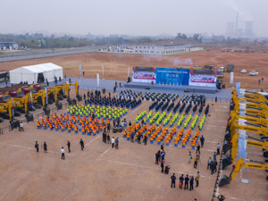 成都淮州新城200亿太阳能光伏产业基地项目开工