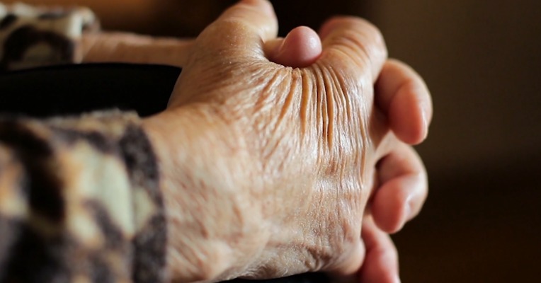 视频｜西班牙：60岁以上重症患者不能进入ICU