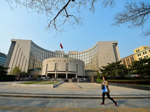 央行“降息”来了！逆回购利率下调20基点，释放出什么信号？