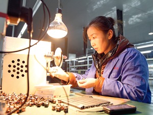 一位外贸灯具厂老板的焦虑：复工想大干一场，但国外订单少了
