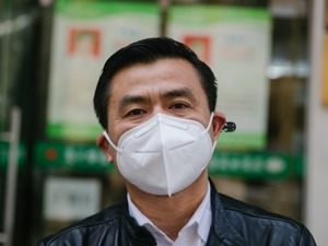 民营医院院长吴瑞华的战“疫”史：艰难时与员工一起痛哭，相信“活着”大过一切