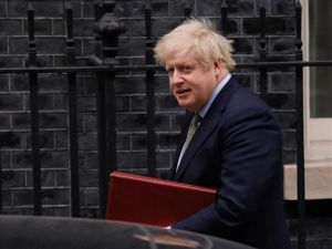 病情恶化！英国首相约翰逊被转入重症监护病房，外交大臣代理首相职责