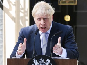 住院前英国首相约翰逊仍伏案工作 视频问诊医生认为其已出现肺炎症状