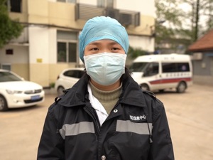 武汉急救护士邱琳玉：事情发生了，就有一股力量推着我