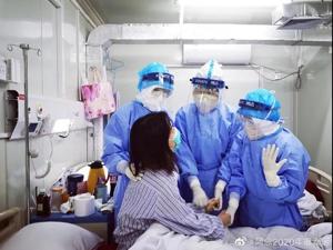 8个武汉故事 | “想给关心我的人一个拥抱，但是不敢”