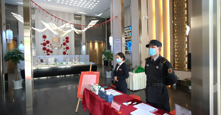 视频丨武汉售楼部重启首日：看房需提前预约，同时段最多保持两组客户