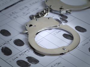 烟台警方通报鲍某某被指性侵案：去年再次立案，目前仍在侦查
