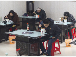 中国疾控中心：对中高风险地区应鼓励缩短工时或居家办公，且不应提供堂食
