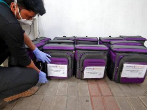 印度从中国订购的65万套快速检测试剂盒到货 预计未来两周还有六批医疗物资
