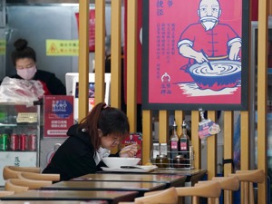 北京市发改委：北京对健康宝“未见异常”的人员进出公共场所无需再提供健康证明