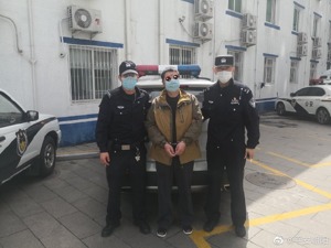 北京一男子向电梯按钮吐痰被行拘 警方：坚决维护来之不易的抗“疫”成果