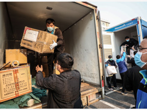 如何防范疫情通过国际道路货运输入？交通运输部：实行“两个严格”封闭管理