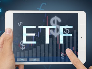 新基建、电子等热门主题ETF新产品迟迟未见受理，或因近期审批按下“暂停键”