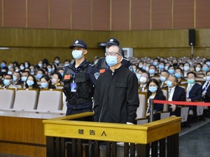 云南城投原董事长许雷受审：被指受贿6500余万，行贿秦光荣20次，造成国有资产损失超1.6亿元