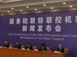 孝感红桃、洪湖莲藕、宜城鸭蛋……邮政局副司长国新办发布会现场为湖北带货