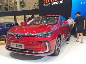 中国为何延长新能源汽车补贴政策？