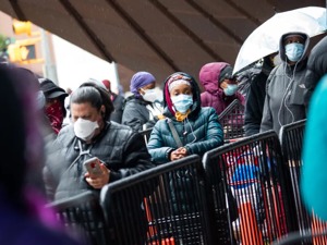 美国累计确诊逼近100万！油价狂跌35%，特朗普却喊话：买股票吧！