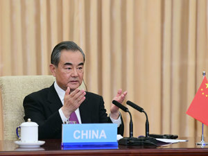 王毅：中方开展国际抗疫合作从不寻求地缘政治私利