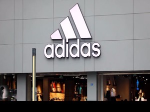 净利润暴跌96%，超7成门店关闭...疯狂打折促销，阿迪达斯也撑不住了？