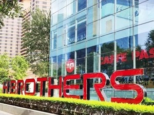 定增22.9亿元，华谊兄弟亏损39.6亿元后“获救”，股票涨停