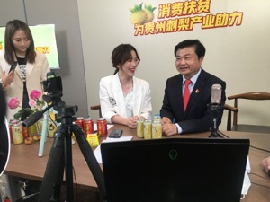 企业高管投身直播带货 中年“上场”的他们只是为了销售额吗？