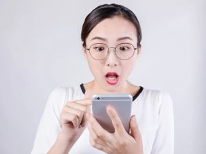 女留学生从英国飞回隔离，被骗280万后又被骗200多万！教训太惨痛