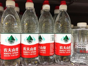 农夫山泉成本终于曝光：1元的水6角钱毛利，去年给股东分了96亿红利！