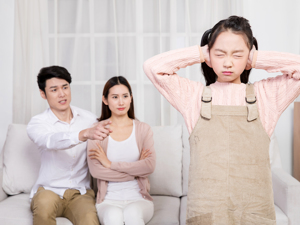 国际不打小孩日，冯远征说打人是不对的 