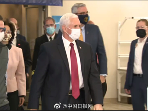“变脸”！这次，彭斯戴口罩了