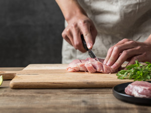 不香了？“人造肉第一股”评级被下调为“卖出”，或存21%下跌空间