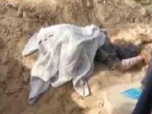 79岁瘫痪母亲被儿子“活埋”3日后获救，警方：男子涉嫌故意杀人已刑拘