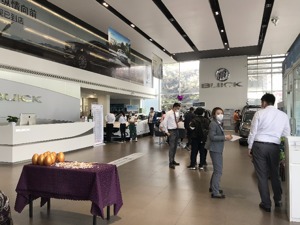 实探五一购车“小高峰”：有车型优惠5万，有车型售价折半，经销商抓紧时机清库
