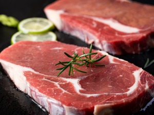 美国一肉类加工厂37%的工人确诊新冠！最近一周美国牲畜屠宰量下降约三成