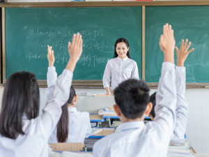 期满入编！没教师资格也能报，今年全国招聘特岗教师10.5万名（附各省名额）