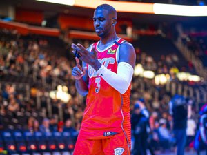 NBA复赛提上日程：球员工会组织詹姆斯等9巨星线上讨论，逾400名球员参与短信调查