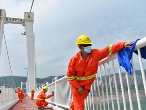 重庆万州长江二桥今日恢复通行，2018年曾发生公交车坠江事件