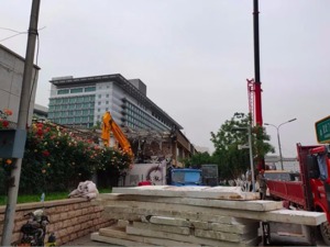 北京西长安街最大违建开拆了！2200平方米，要拆一个月