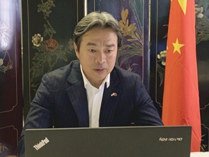 突发！中国驻以大使杜伟因身体健康原因意外去世，华春莹发推悼念：最深切哀悼
