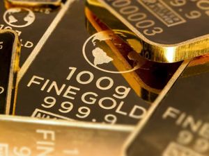 金价飙升交易火爆，有银行金条卖“断货”，大妈一公斤金条赚了9万！现在投资黄金还来得及吗？