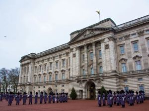 女王钱袋子也收紧！疫情冲击，英国王室已损失1.5亿