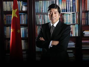 每经专访中国世贸组织研究会副会长霍建国：可考虑大幅降低进口关税，稳定我国全球产业链供应链中地位