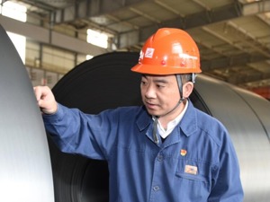全国人大代表、新钢股份董事长夏文勇：重视钢铁产业链建设 非钢产业要“再增长”